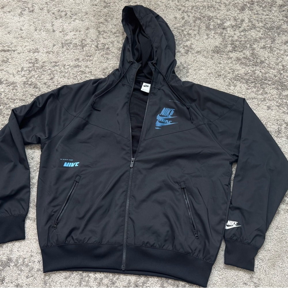 Menβs Nike Misprint label essentials jacket size medium